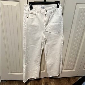 Zenana Outfitters White Cropped Ankle Jeans